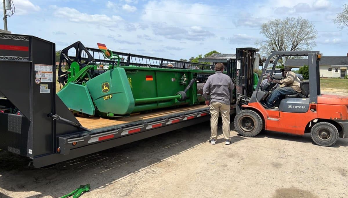Жатка John Deere 925F — погрузка погрузчиком — 40 футов Flat Rack to Николаев, Украина