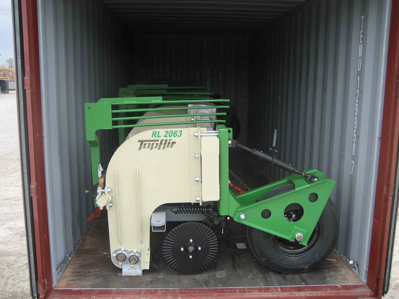 Top Air Onion Harvester - Factory-to-Port Export Project — View 2