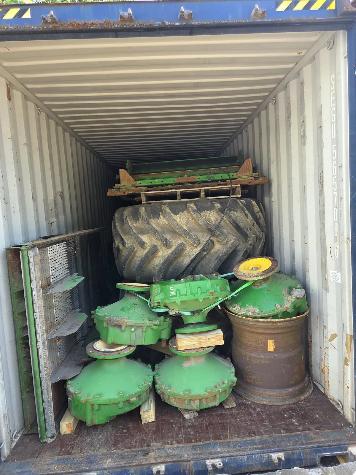 Used Combine Parts - Dense Container Consolidation for Ukraine — View 1