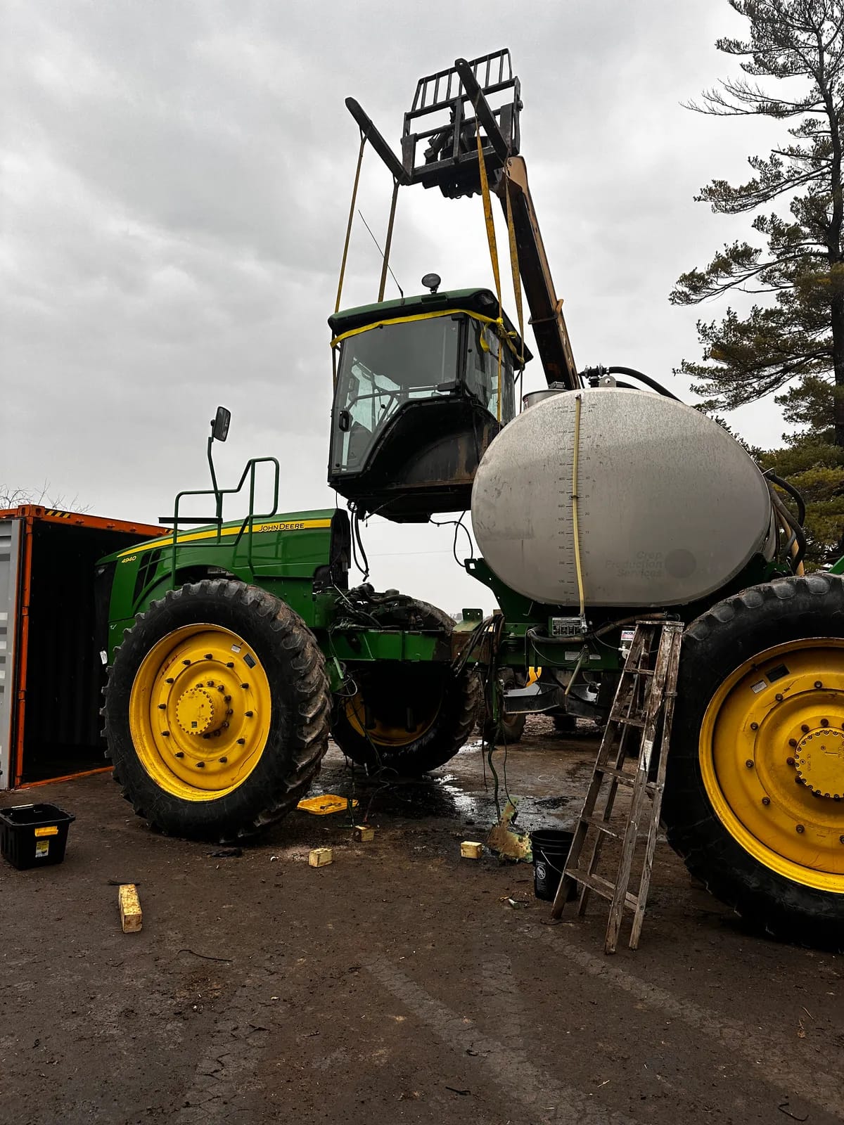 John Deere 4940 Sprayer - Complex Containerization and Riga Handoff — View 1