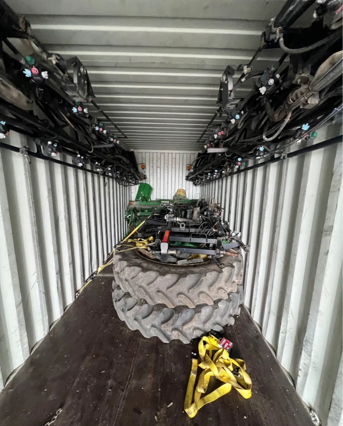 Pulverizadora John Deere 4830: alternativa en contenedor al transporte sobredimensionado — Vista 1
