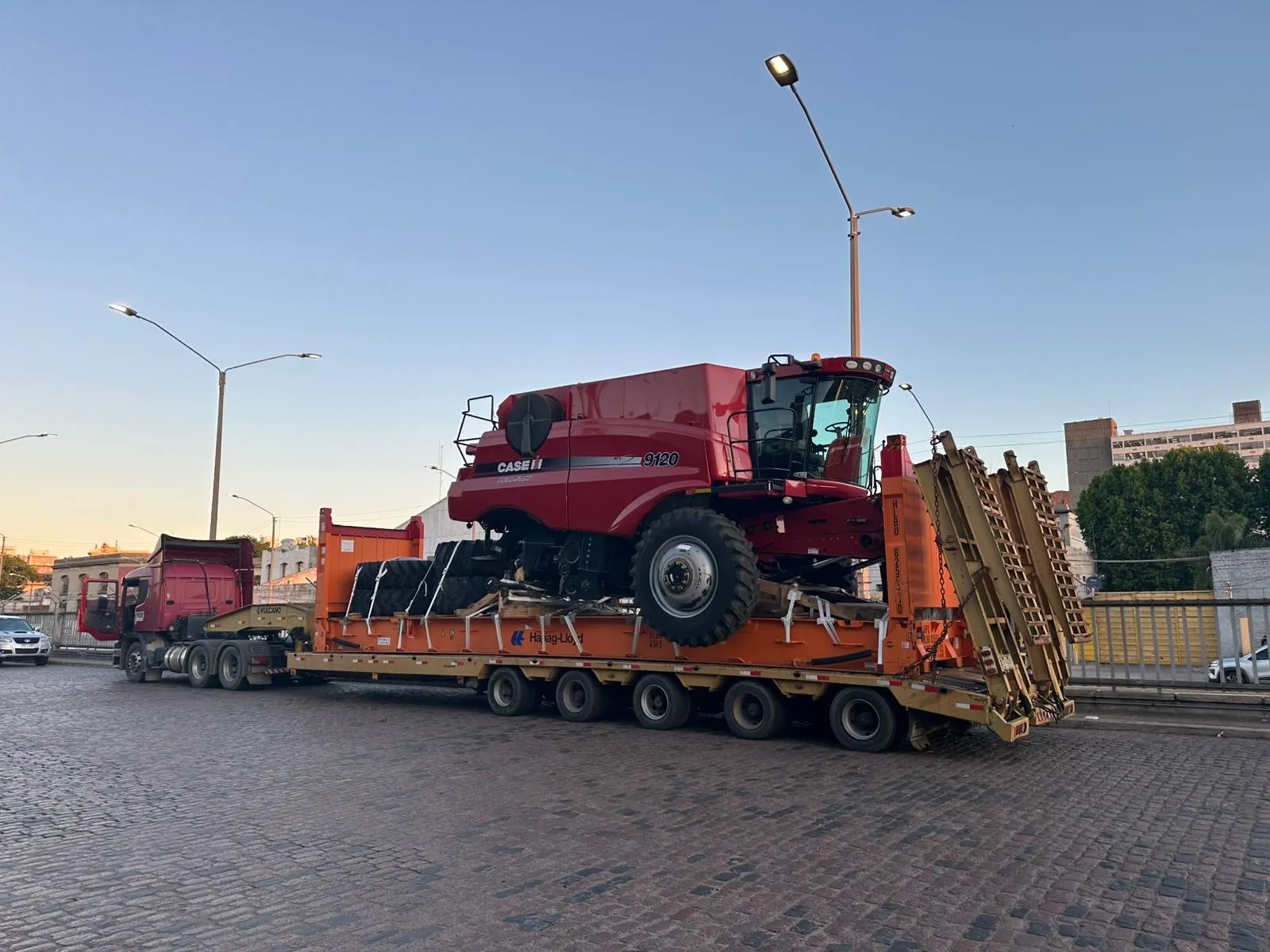 Cosechadora Case IH 9120 - De Illinois a Montevideo en Flat Rack — Vista 3